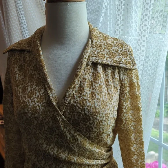 Gorgeous Golden Long Sleeves Wrap - Picture 3 of 7